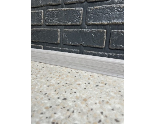 Плинтус ТИС с резинкой Смерека (90) М/П купить по цене 24 грн