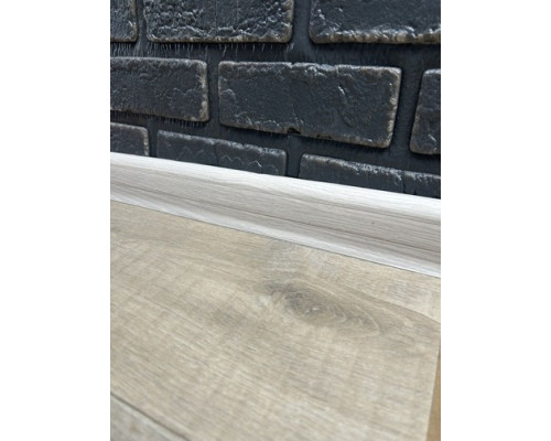 Плинтус ТИС с резинкой Клен (83) М/П купить по цене 24 грн