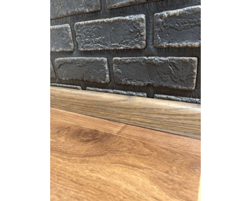 Плинтус ТИС с резинкой Орех (40) М/П купить по цене 24 грн