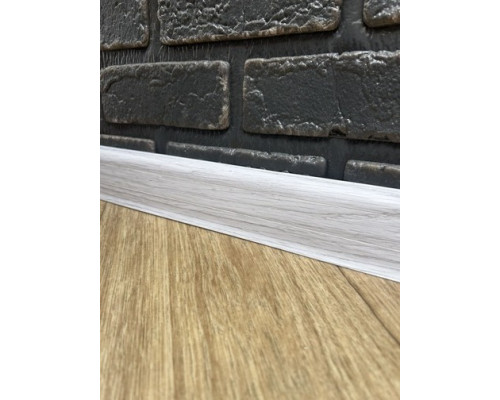 Плинтус ТИС с резинкой Дуб Арктика (87) М/П купить по цене 24 грн