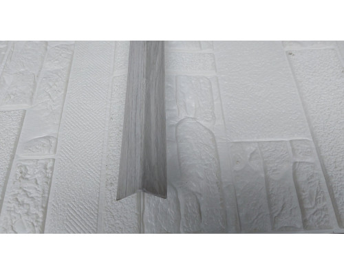 Пластиковый уголок Ясень серый 15х15х2700мм купить по цене 40 грн