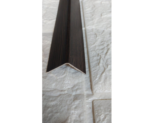 Пластиковый уголок Венге 30х30х2700мм купить по цене 70 грн