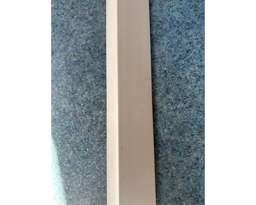 Пластиковый уголок Слоновая кость 10х10х2700мм купить по цене 30 грн